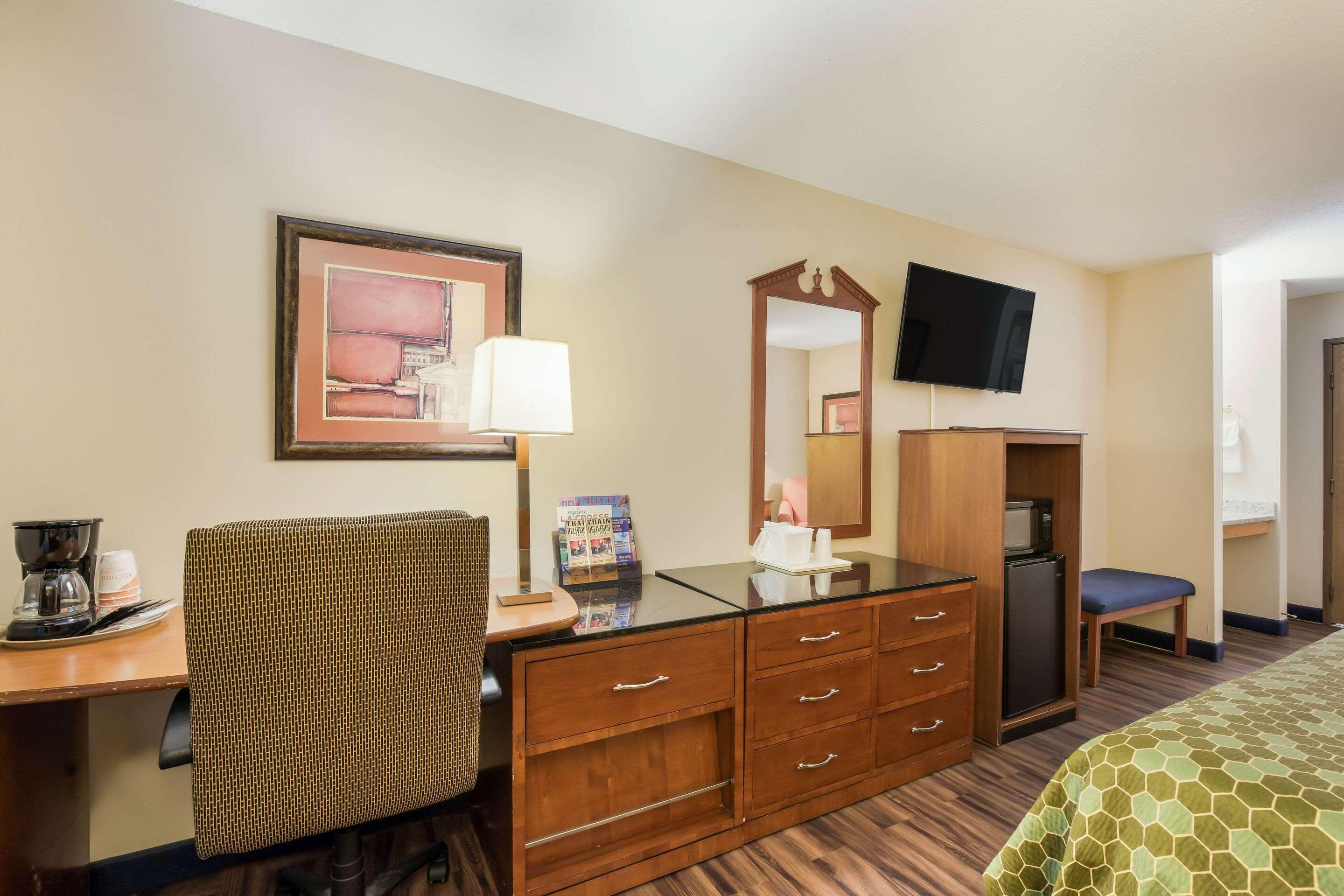 Econo Lodge Lake Mills Екстер'єр фото