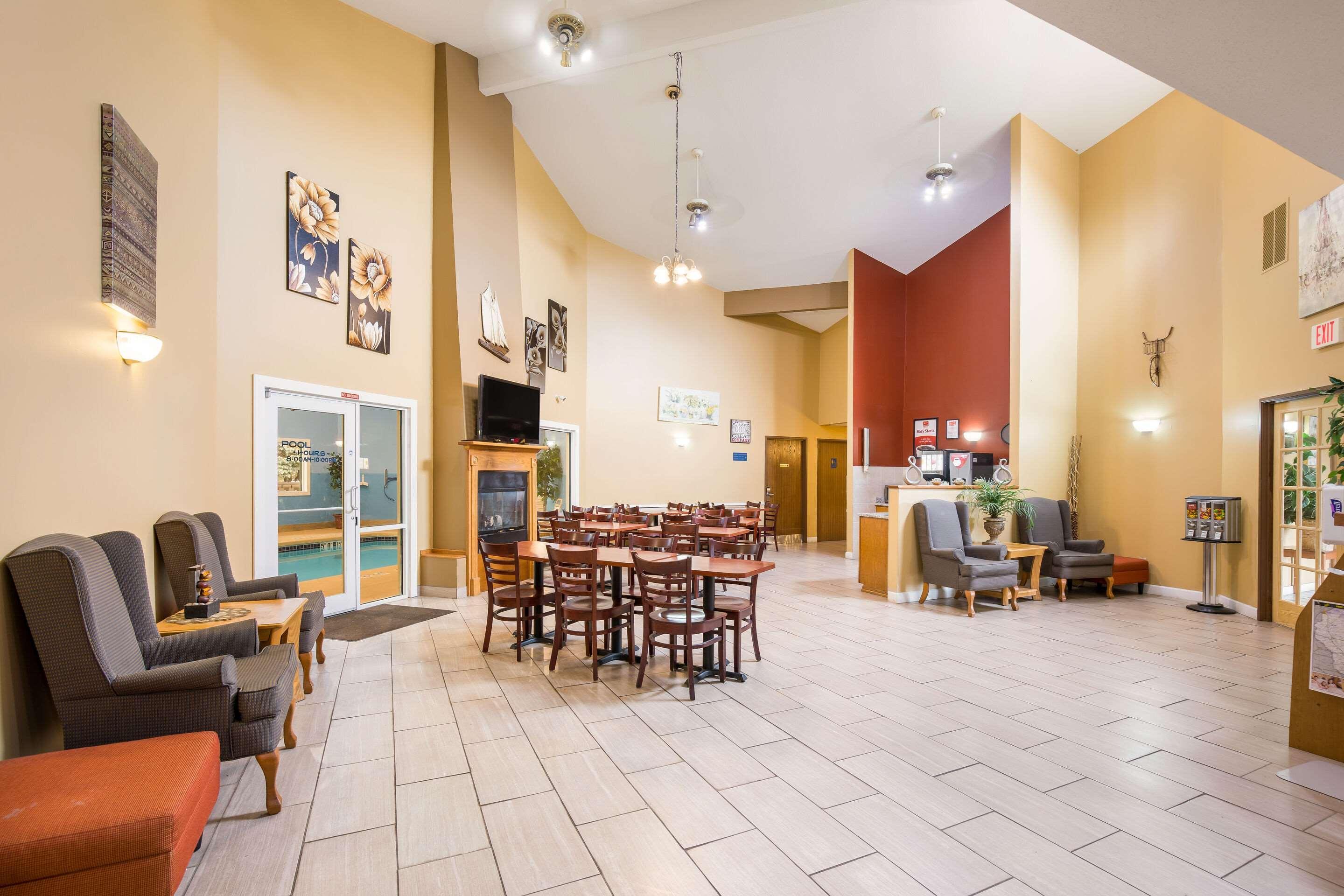 Econo Lodge Lake Mills Екстер'єр фото