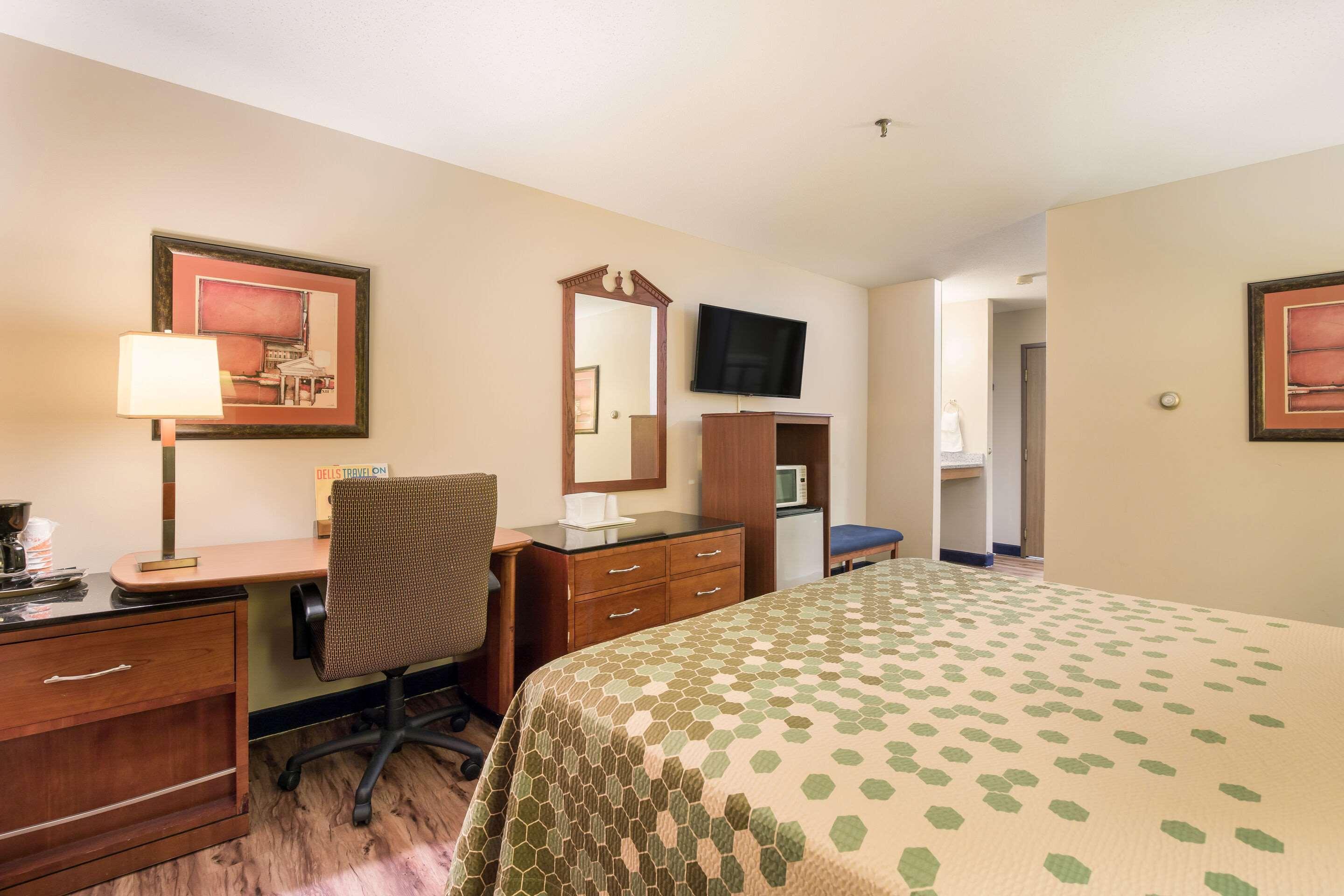 Econo Lodge Lake Mills Екстер'єр фото
