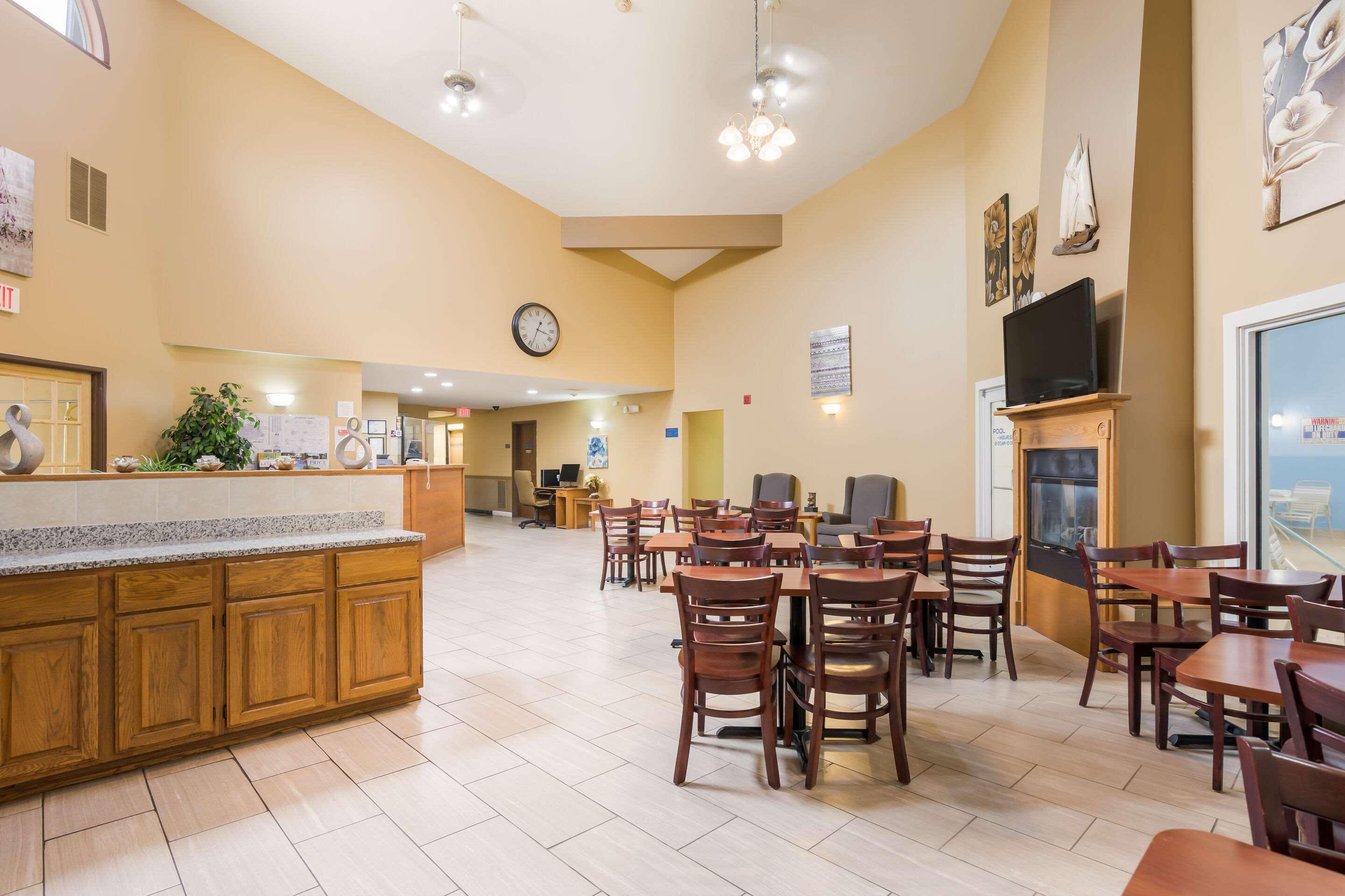 Econo Lodge Lake Mills Екстер'єр фото