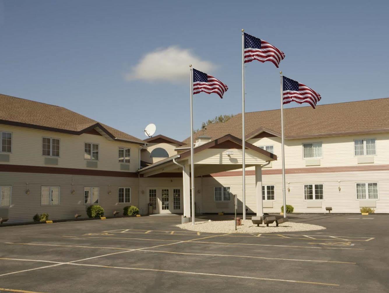 Econo Lodge Lake Mills Екстер'єр фото