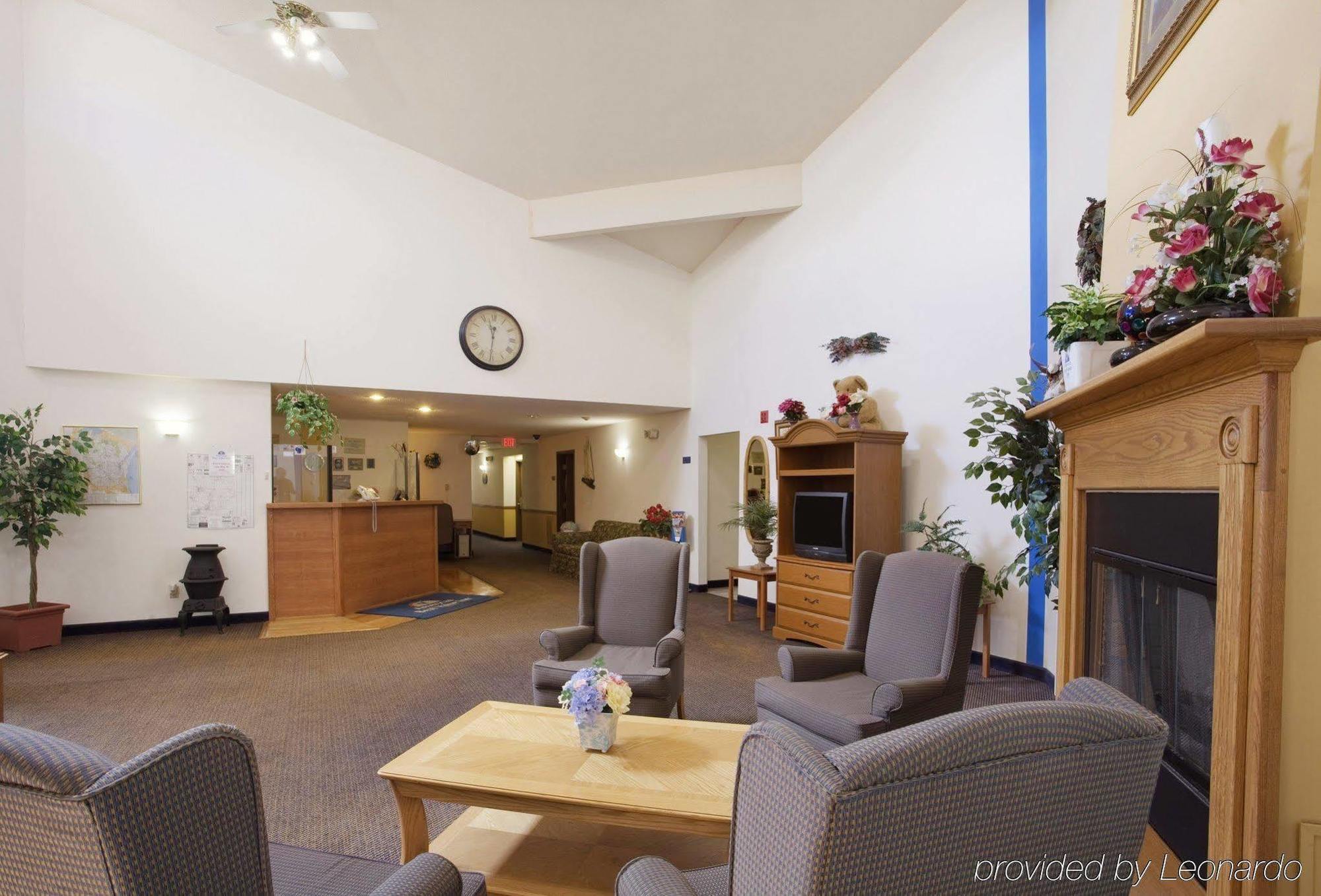 Econo Lodge Lake Mills Екстер'єр фото