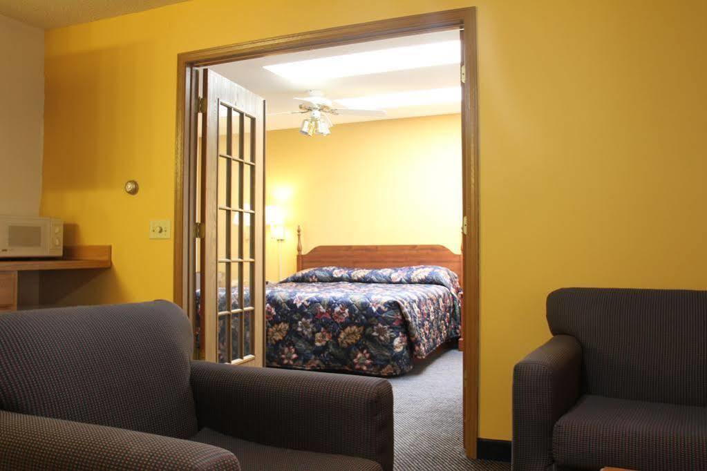 Econo Lodge Lake Mills Екстер'єр фото